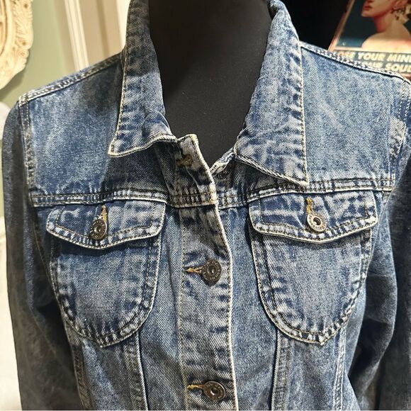 The Style Between Us Denim Jean Jacket Size M - Picture 2 of 11